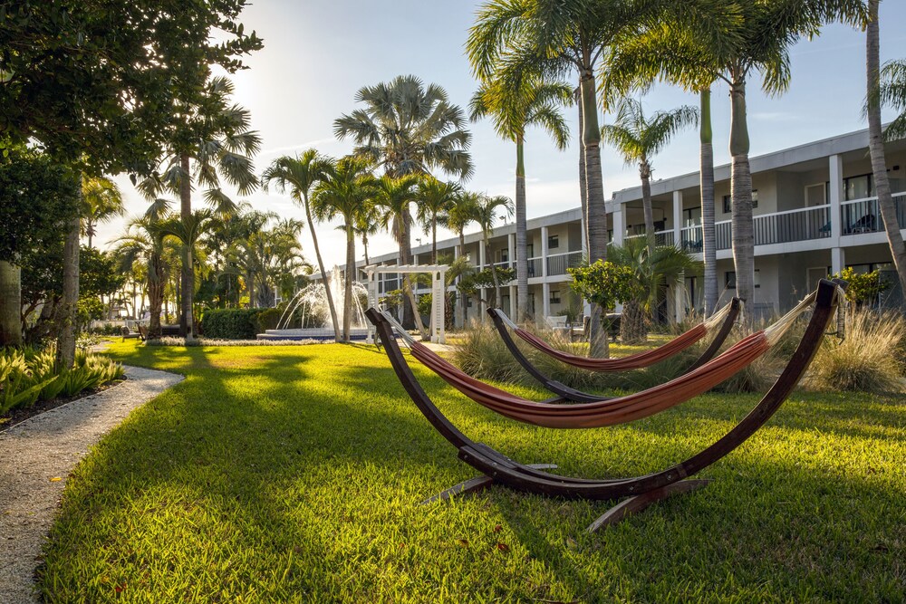 The Beachcomber St. Pete Beach, Outset Collection by Hilton 31/40