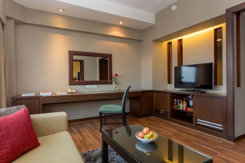 Ramada Plaza by Wyndham Bangkok Menam Riverside 23/30