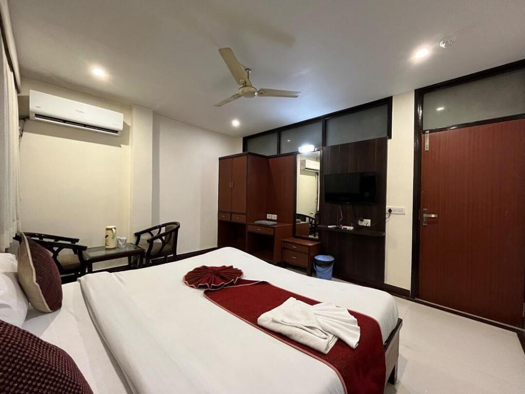 HOTEL S R PALACE 5/17