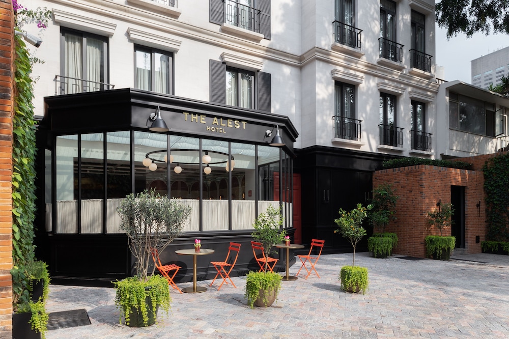 The Alest Hotel 3/45