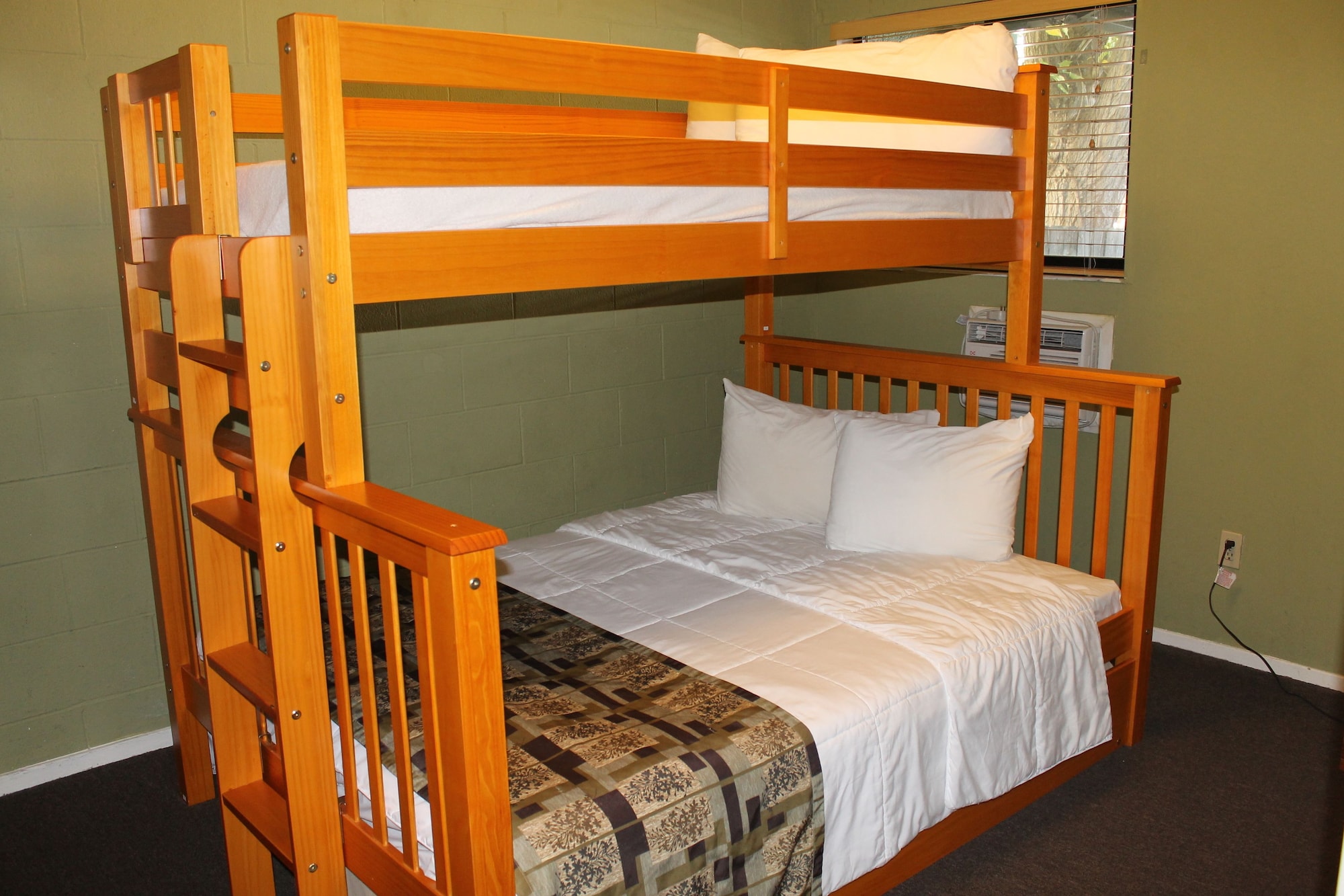 2 BEDROOMS, APARTMENT, 2 BATHROOMS, LIVING AREA, KITCHEN