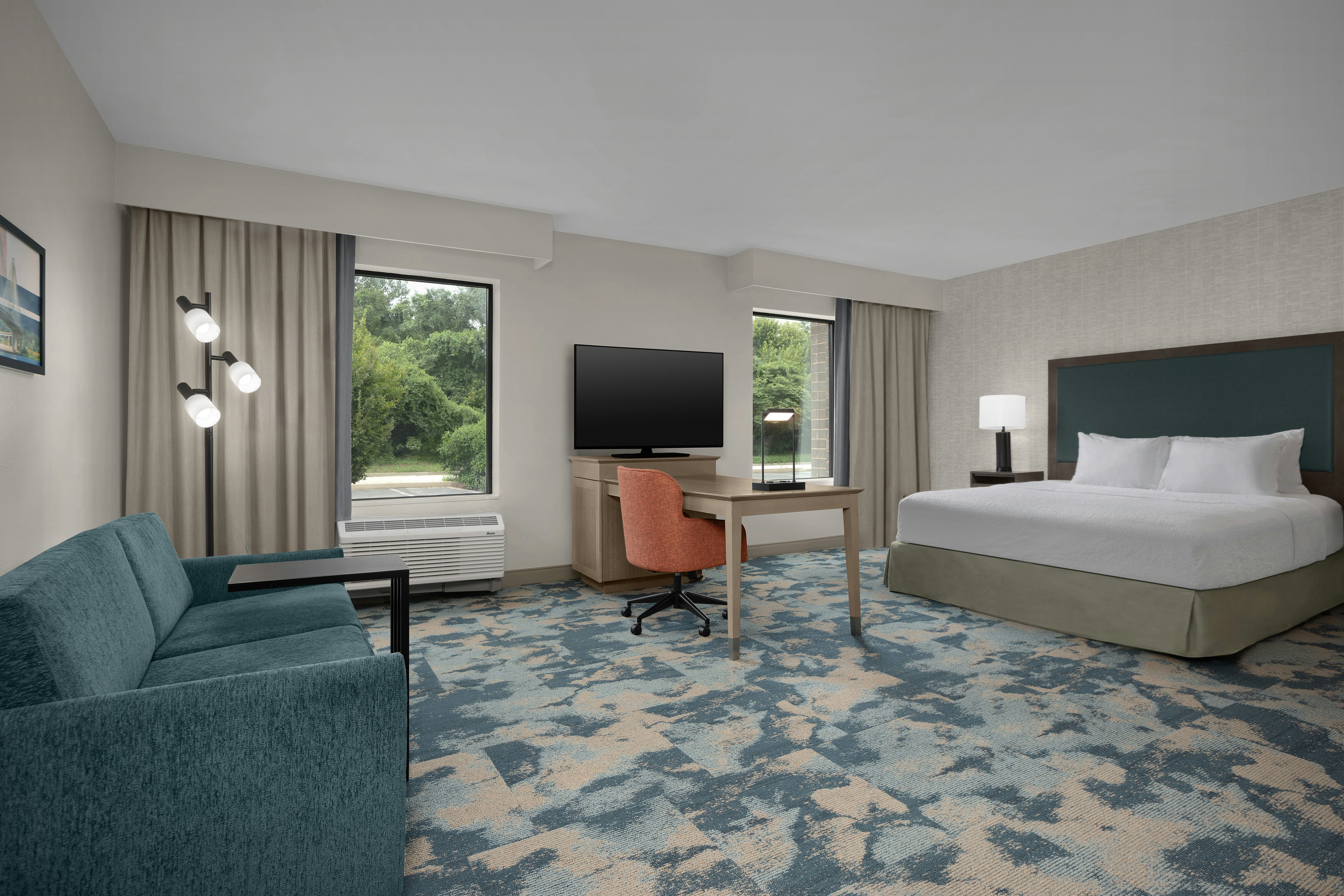Studio, King Bed, Accessible