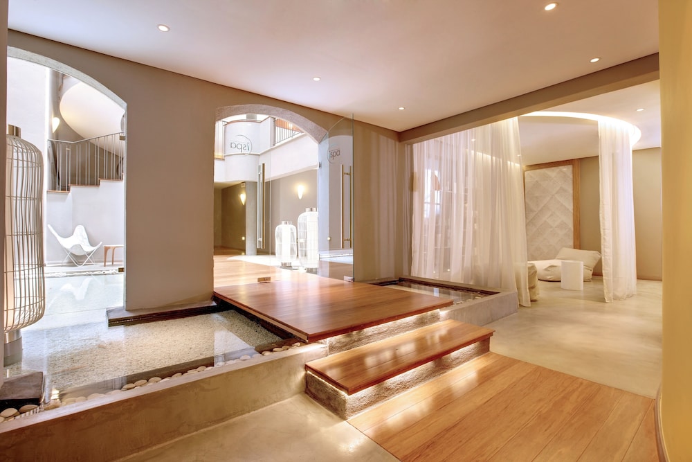 Lobby at The Address Boutique Hotel, Arsenal VCA