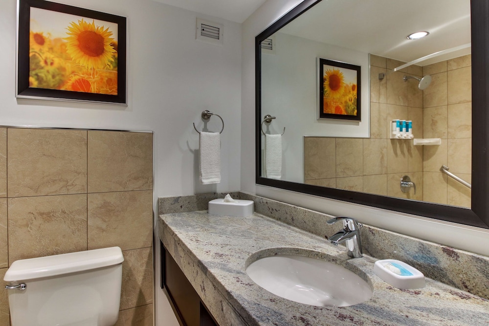 Drury Inn and Suites Poplar Bluff 44/48