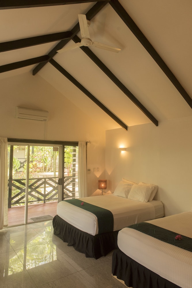 Orator Hotel Samoa 26/65