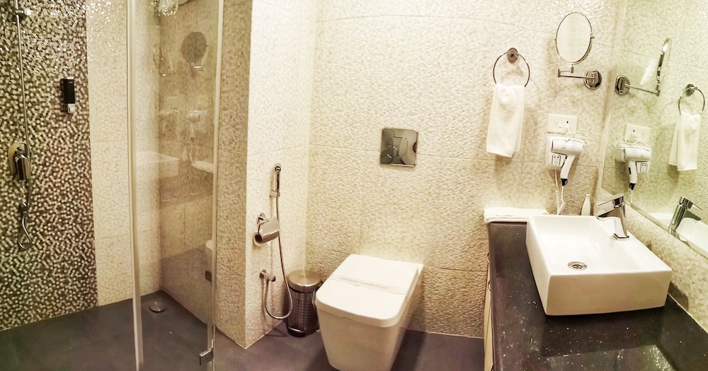 Prestige Hotel 50/50