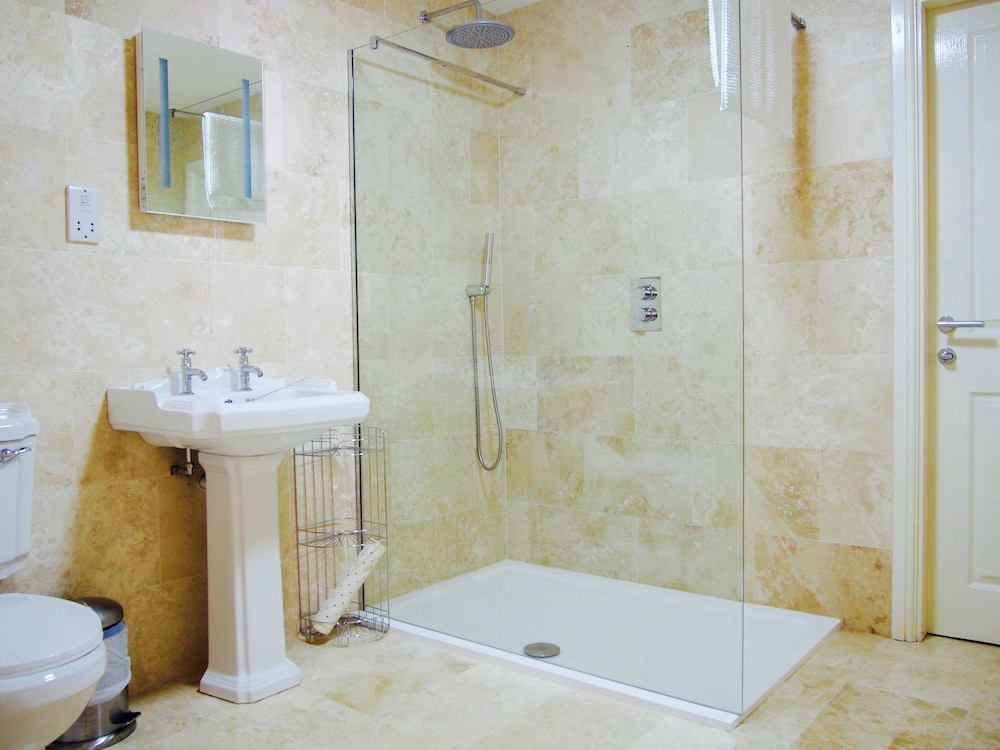 Wrangham House Hotel 36/39