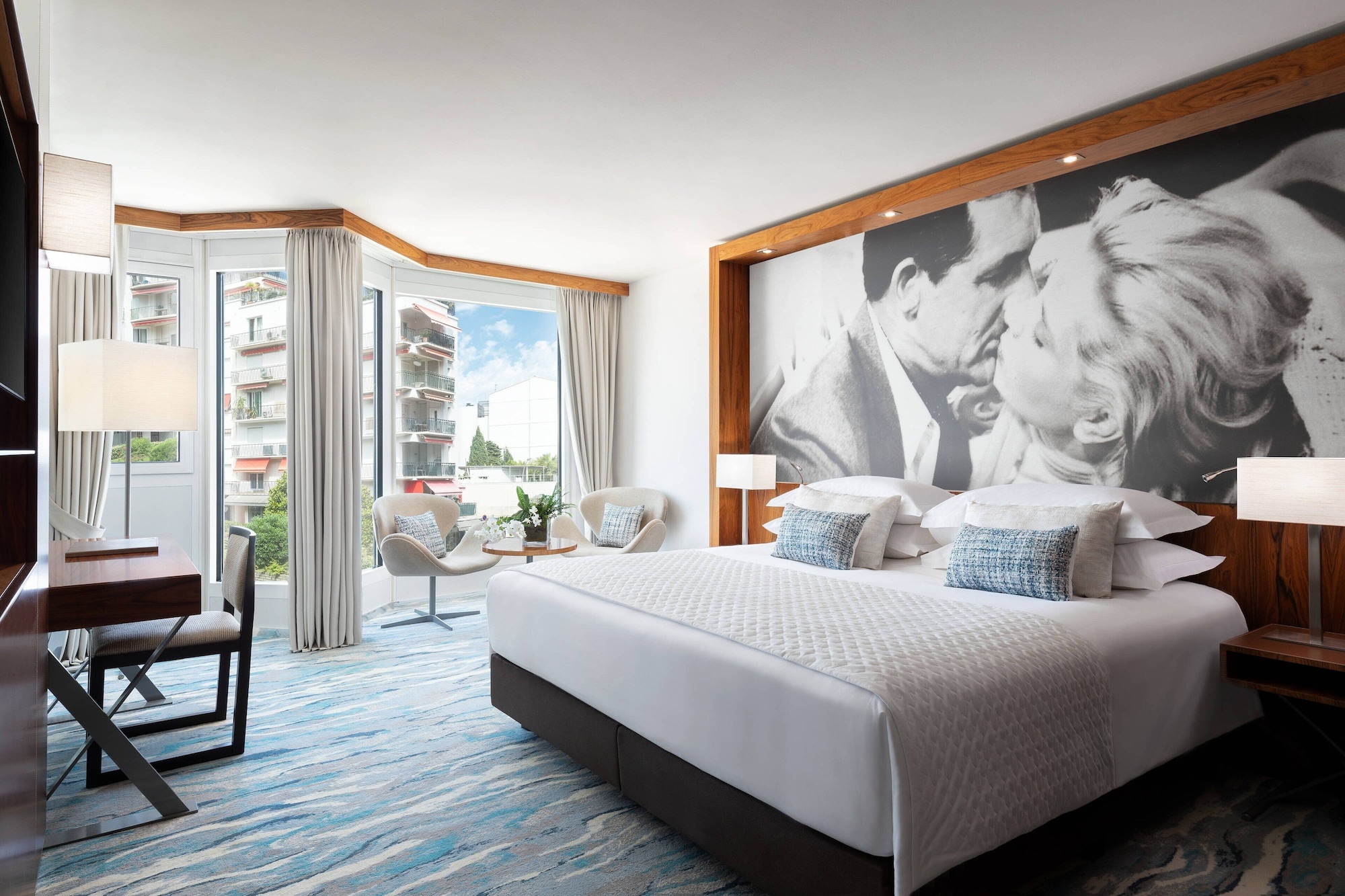 DELUXE, KING BED, CITY VIEW
