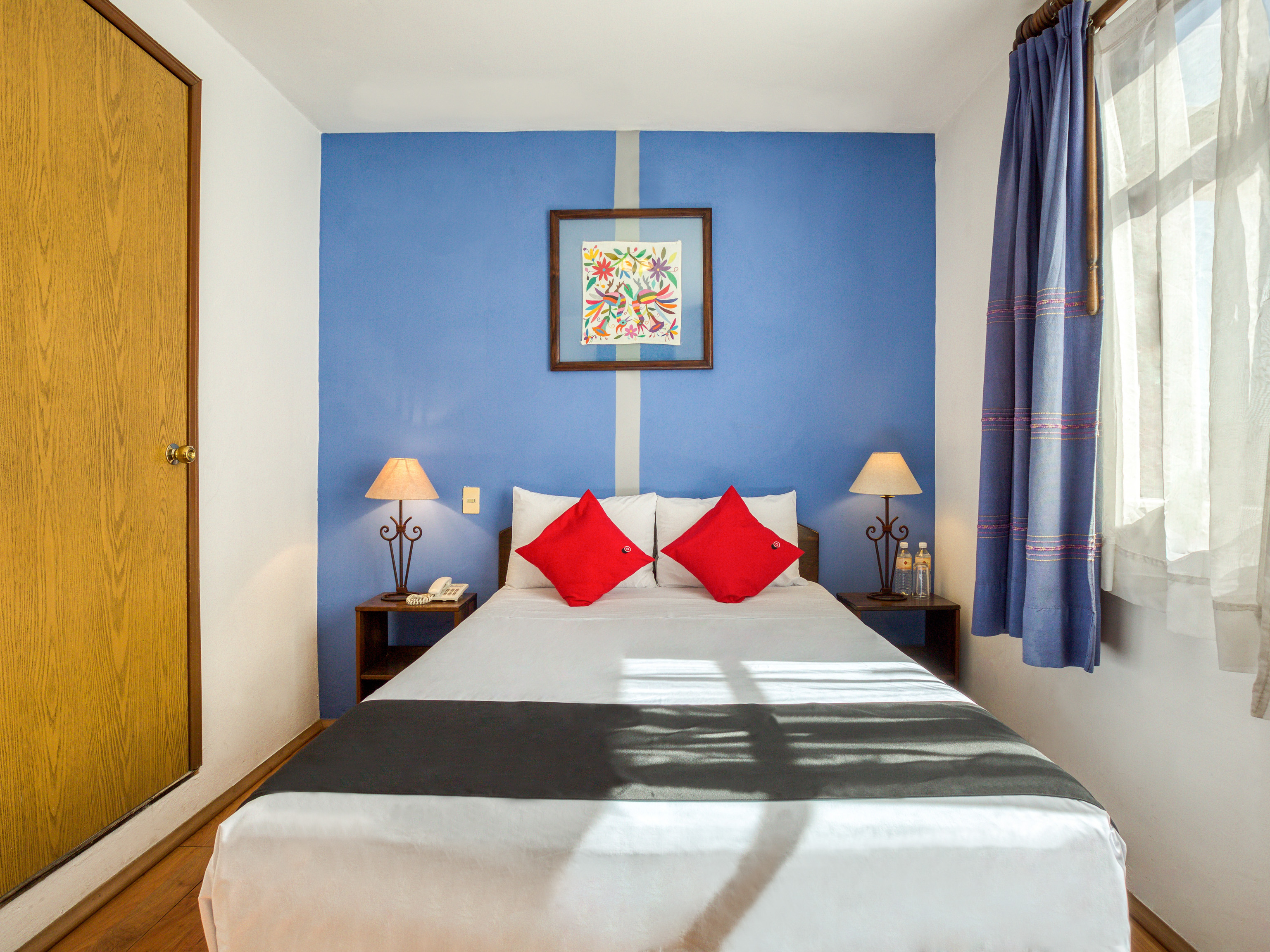 Standard, Queen Bed