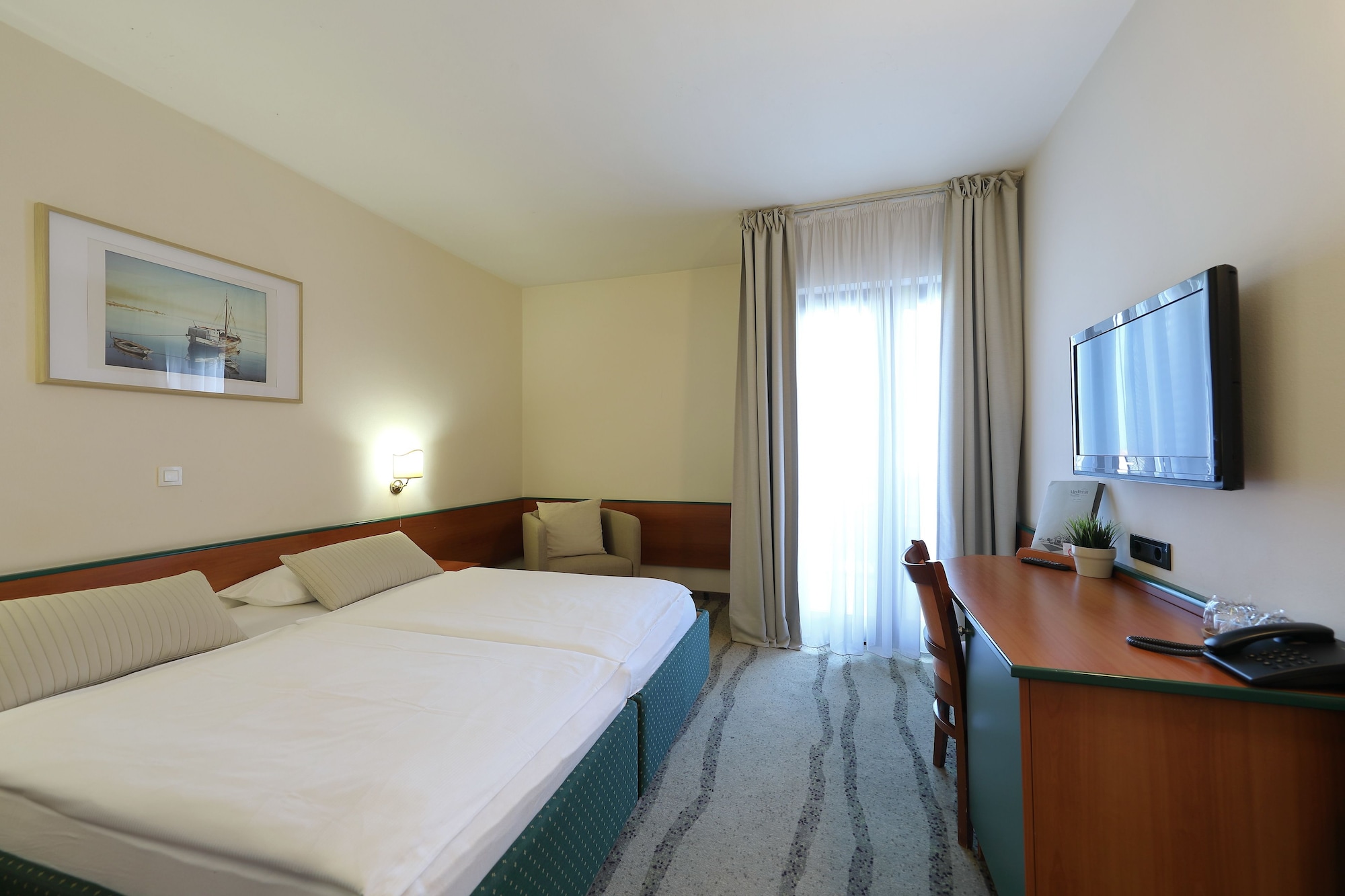 ROOM, DOUBLE OR TWIN BED, PARTIAL SEA VIEW, BALCONY