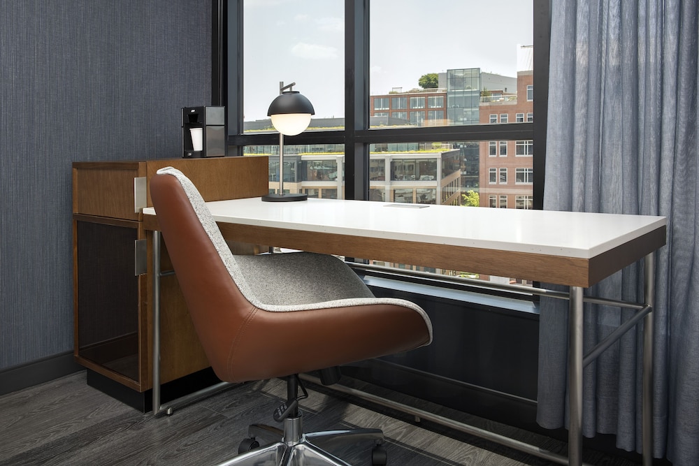 Courtyard by Marriott Washington, DC Dupont Circle 42/43