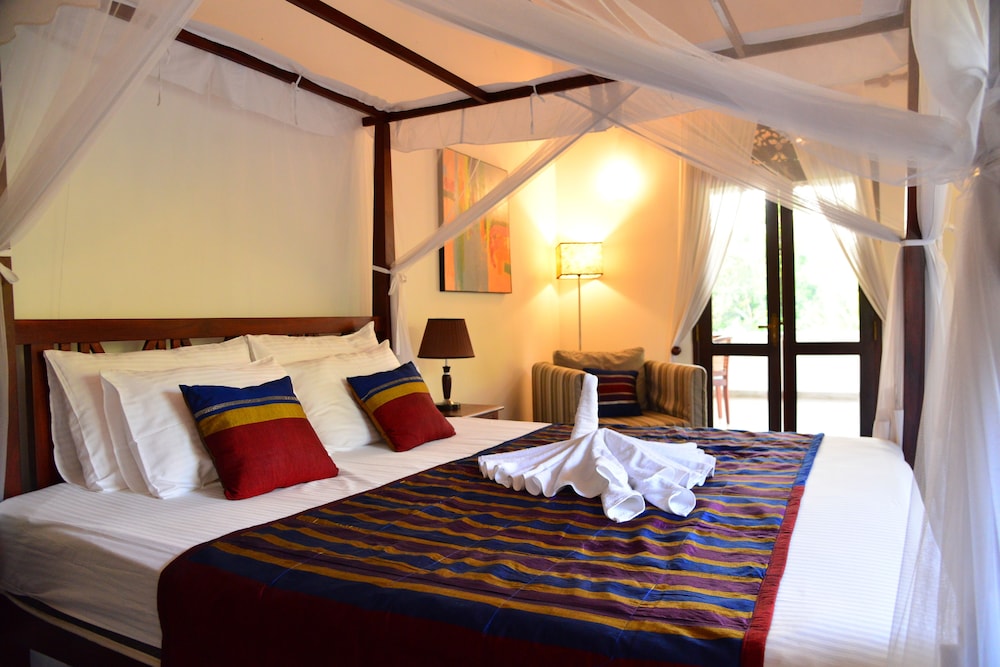 Villa Shanthi 8/50
