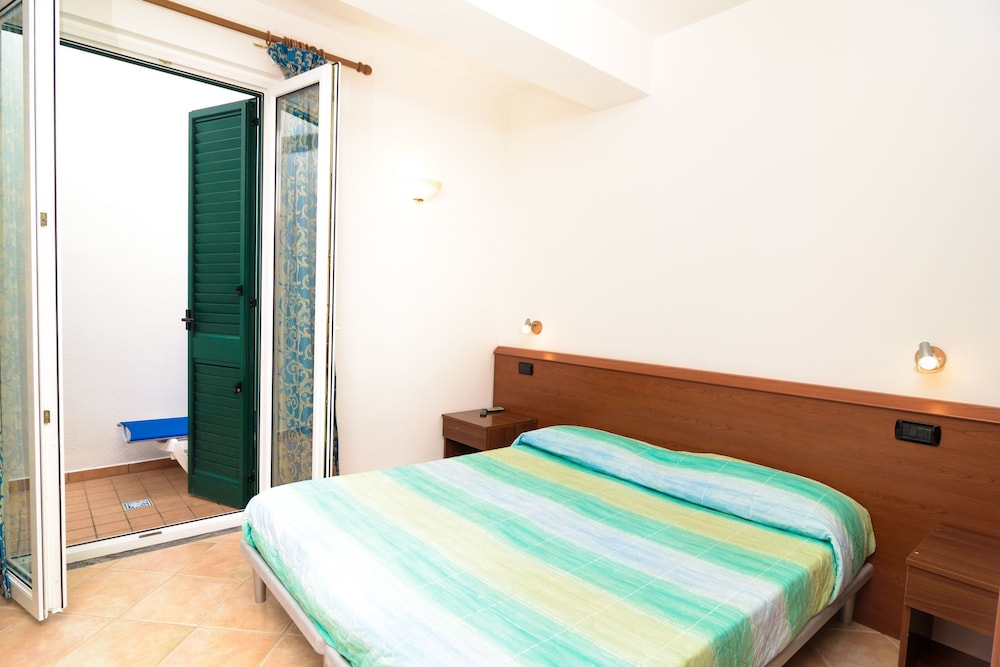 ECONOMY, DOUBLE BED