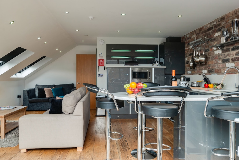 Base Serviced Apartments - Sir Thomas Street 48/57