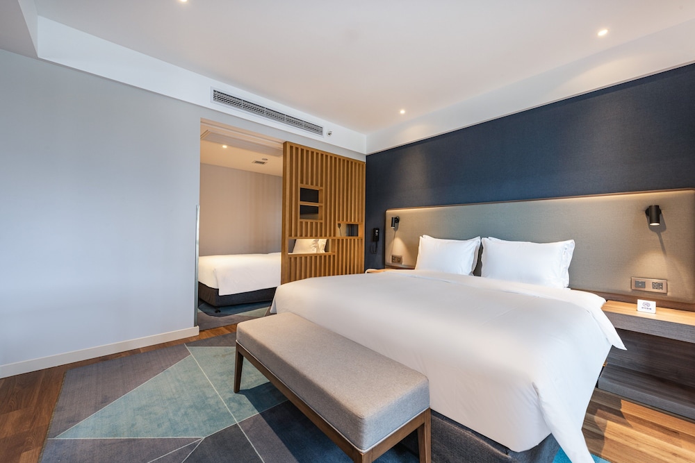 Holiday Inn Express Guiyang Jinyang Avenue 16/55