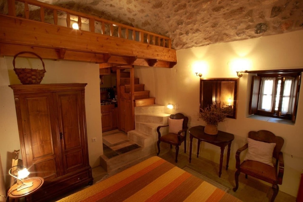 Dorovinis Monemvasia Castlehouses 22/45