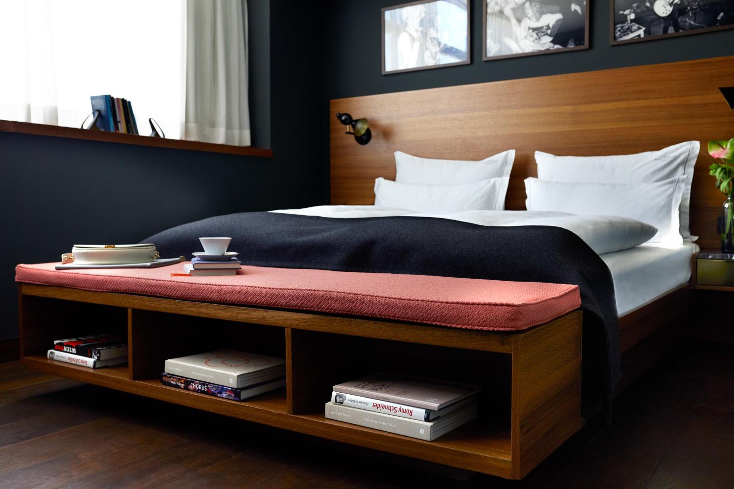 Courtyard, Deluxe, King Bed, Top Floor