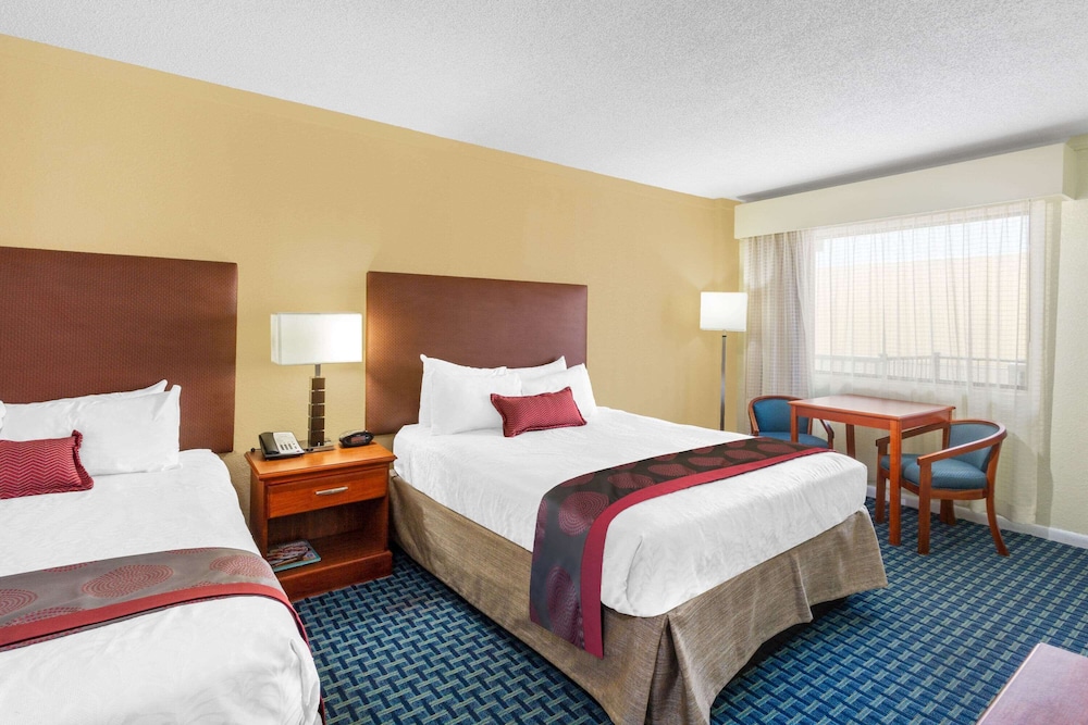 Ramada By Wyndham Virginia Beach 10/37
