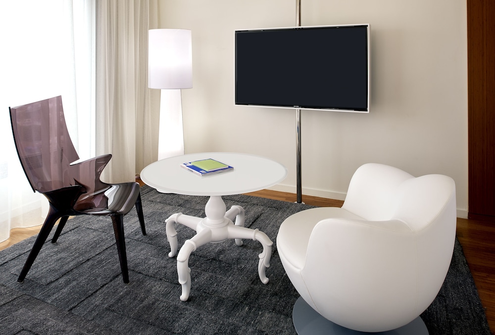 The Valorian Los Angeles, Curio Collection by Hilton 56/87