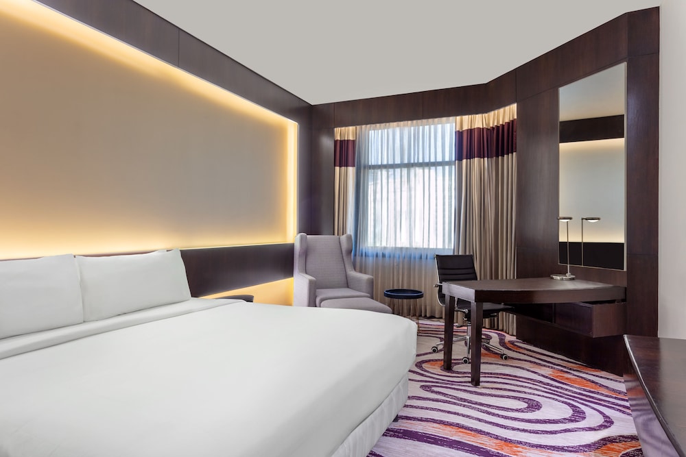 ROYAL, CLUB, KING BED, BATHTUB