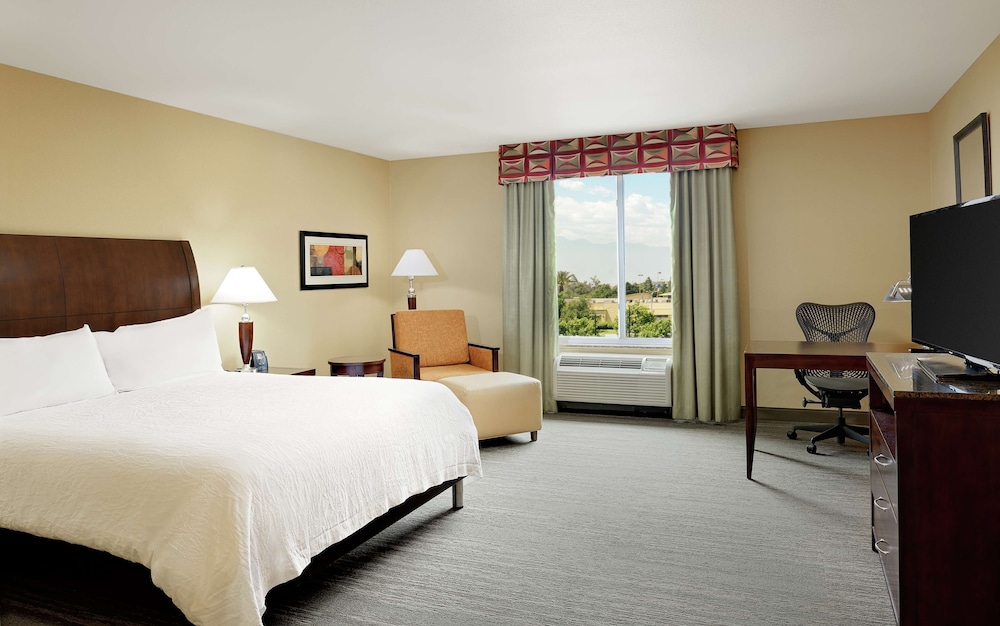 Hilton Garden Inn Fontana 8/46