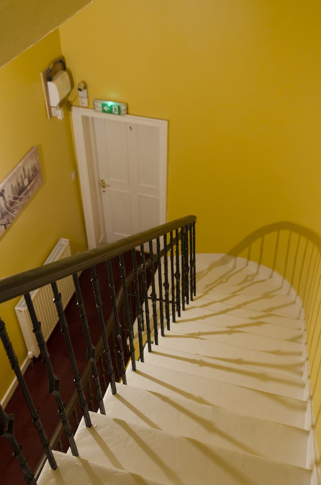 16 PILRIG GUEST HOUSE 42/60