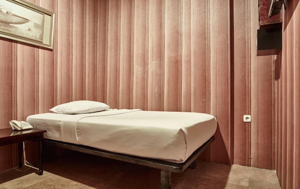 Twins Hotel Manggadua 46/65