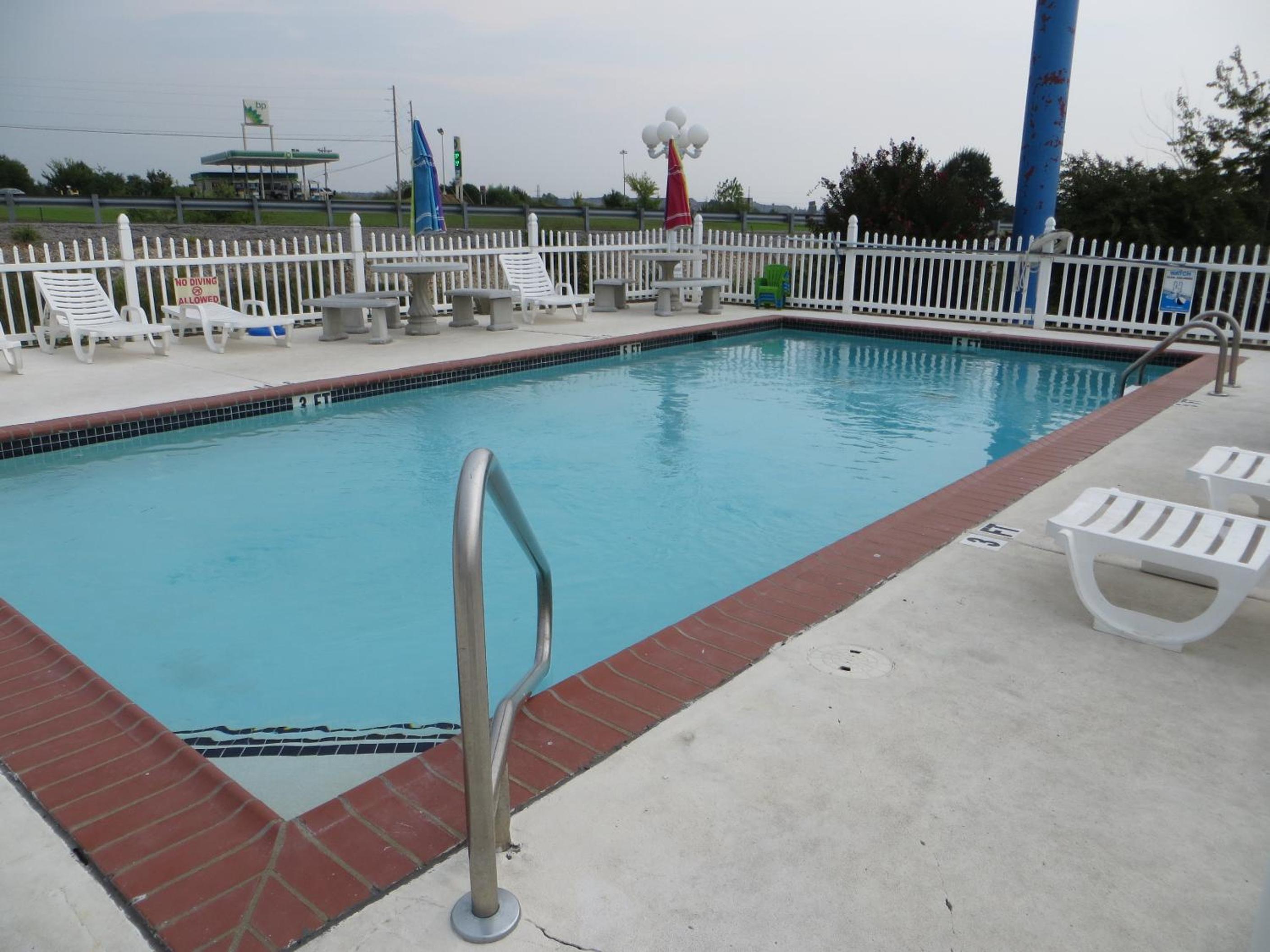 Patti's Inn & Suites 16/30