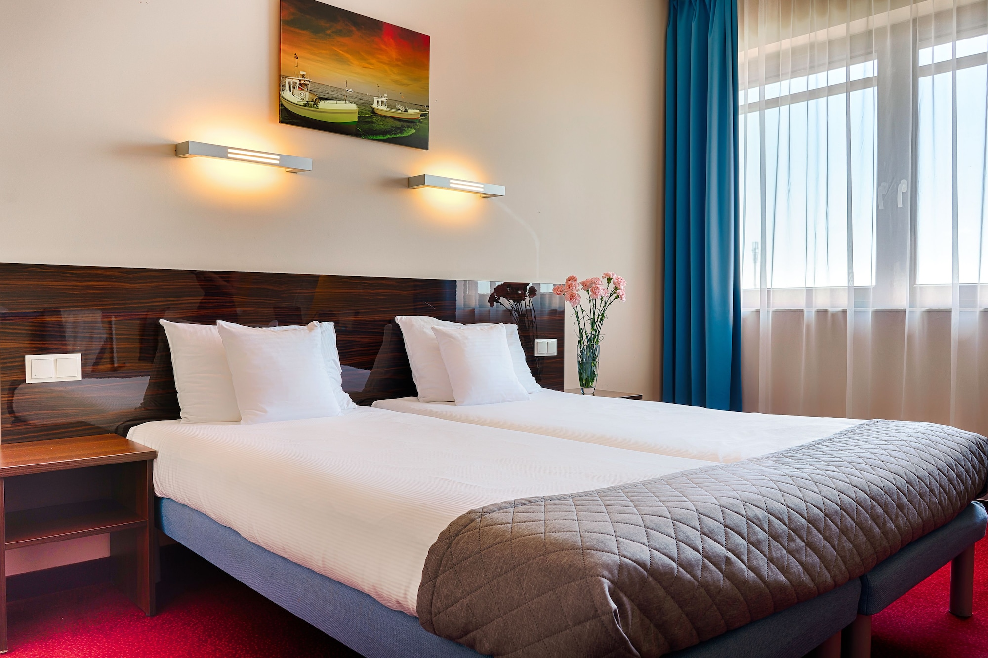 ROOM, DOUBLE BED