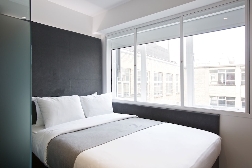 ROOM, DOUBLE BED
