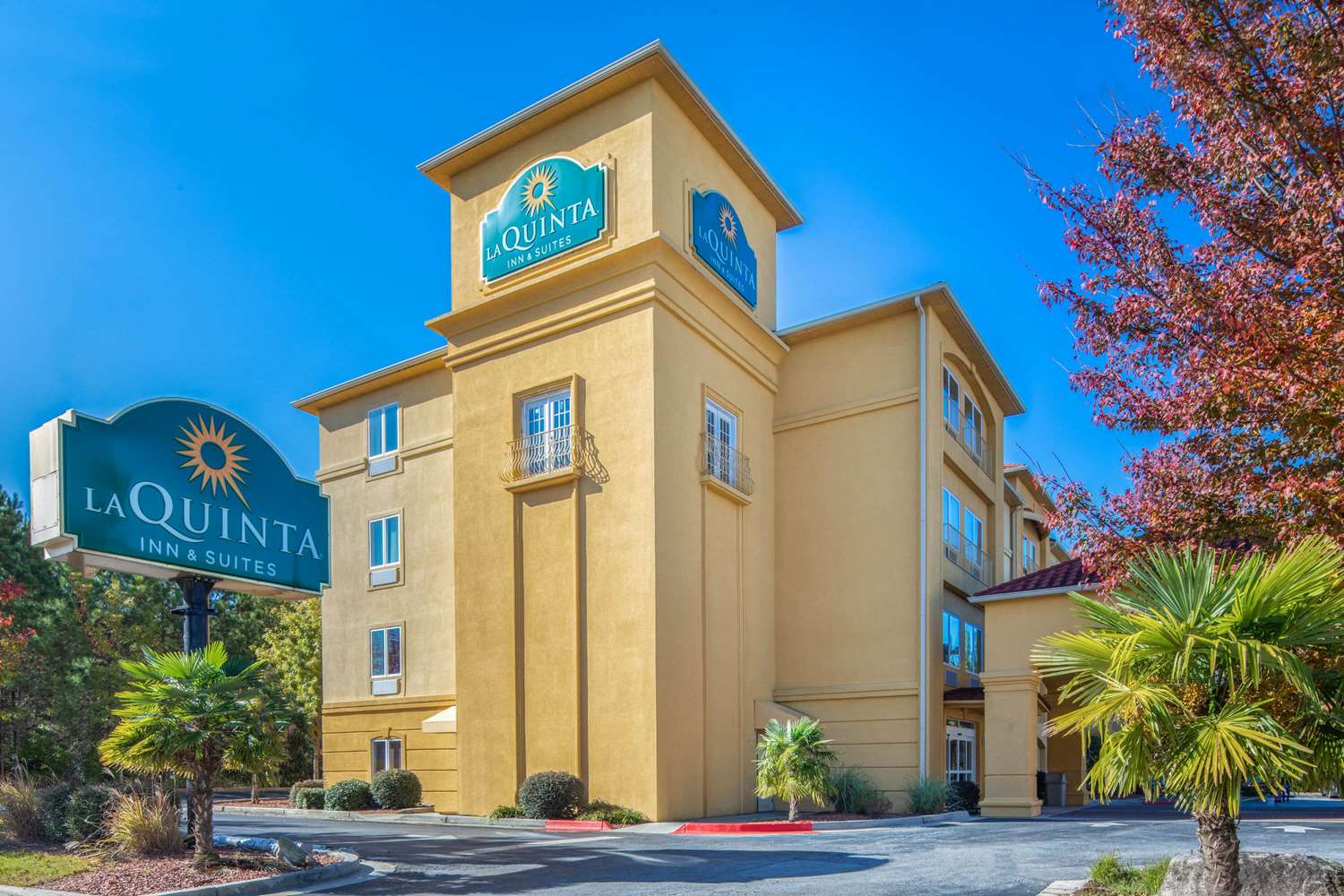 La Quinta Inn and Suites by Wyndham Atlanta Union City 3/33