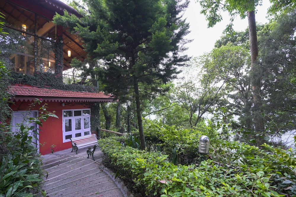 Tea Valley Resort 61/66