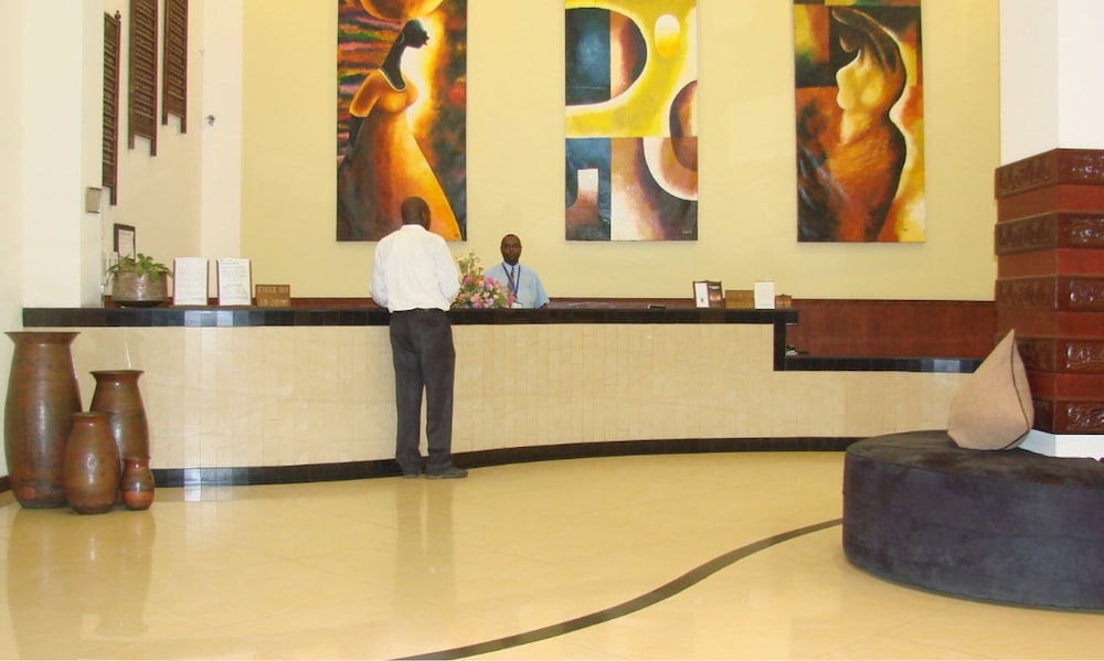 Royal Court Hotel 4/38