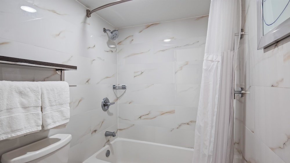 Surestay Plus Hotel By Best Western Sacramento Cal Expo 16/39