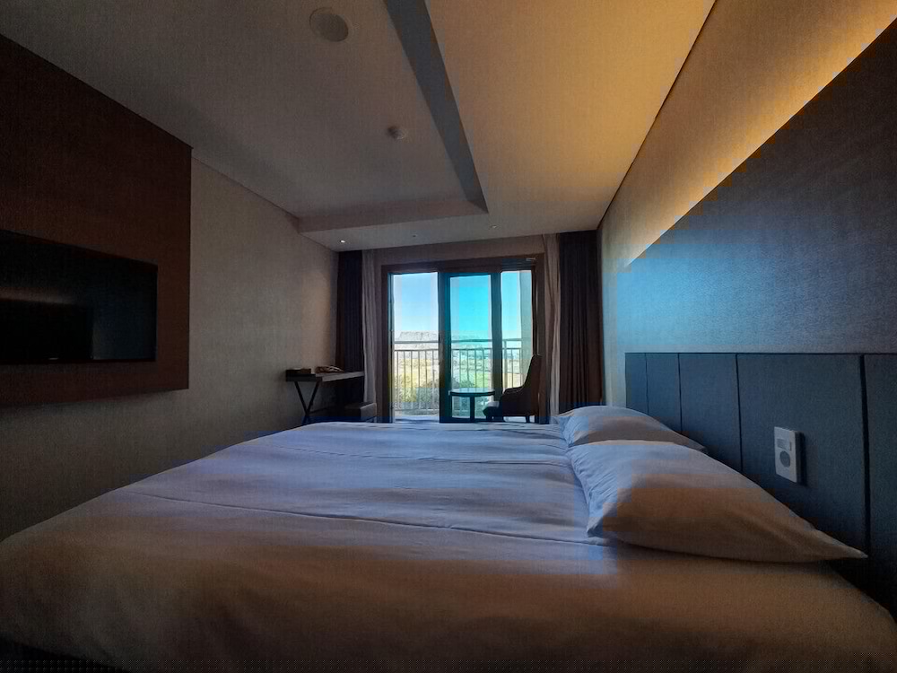 Golden Tulip Jeju Seongsan 28/68