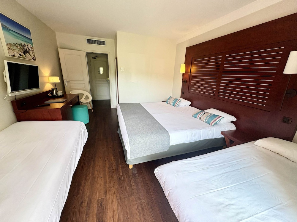Quadruple, 1 King and 1 Single Beds, Murphy Bed