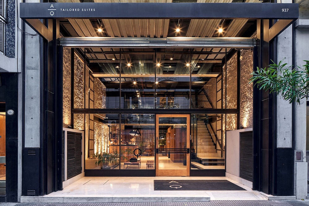 Aq Tailored Suites 6/69