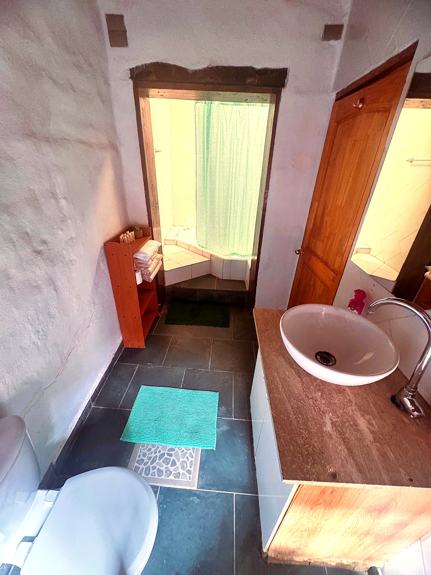 غرفة رباعية ثلاثية بسرير كينج وسرير بطابقين بحمام خاص، Ruka Zen Lodge 10/10