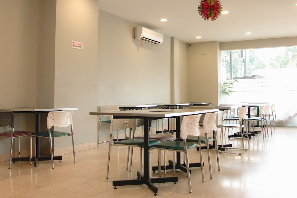 Oyo 592 Budget Hotel By The Harbour 22/28