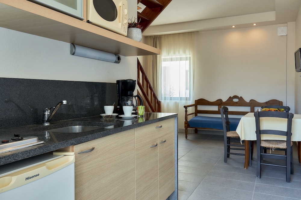 Creteco Hotel & Suites 11/72