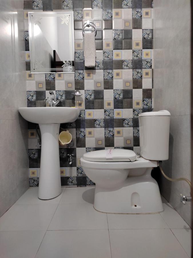 HOTEL KRISHNA JI 66/67