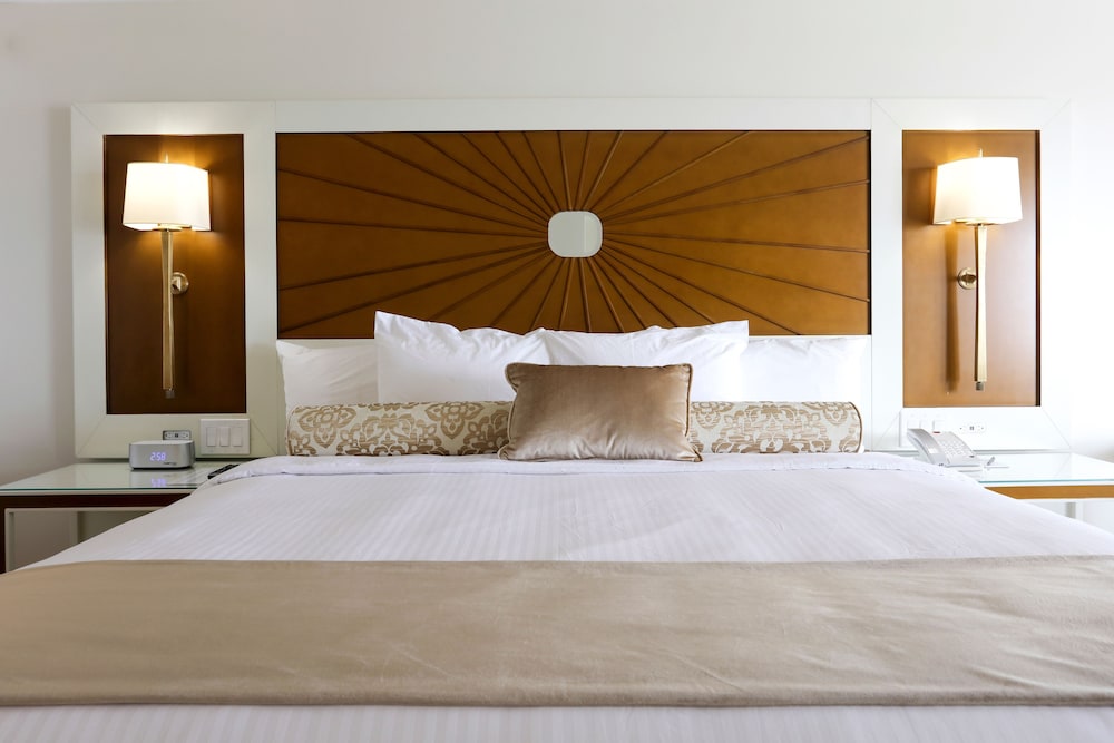 La Mer Beachfront Inn 15/38