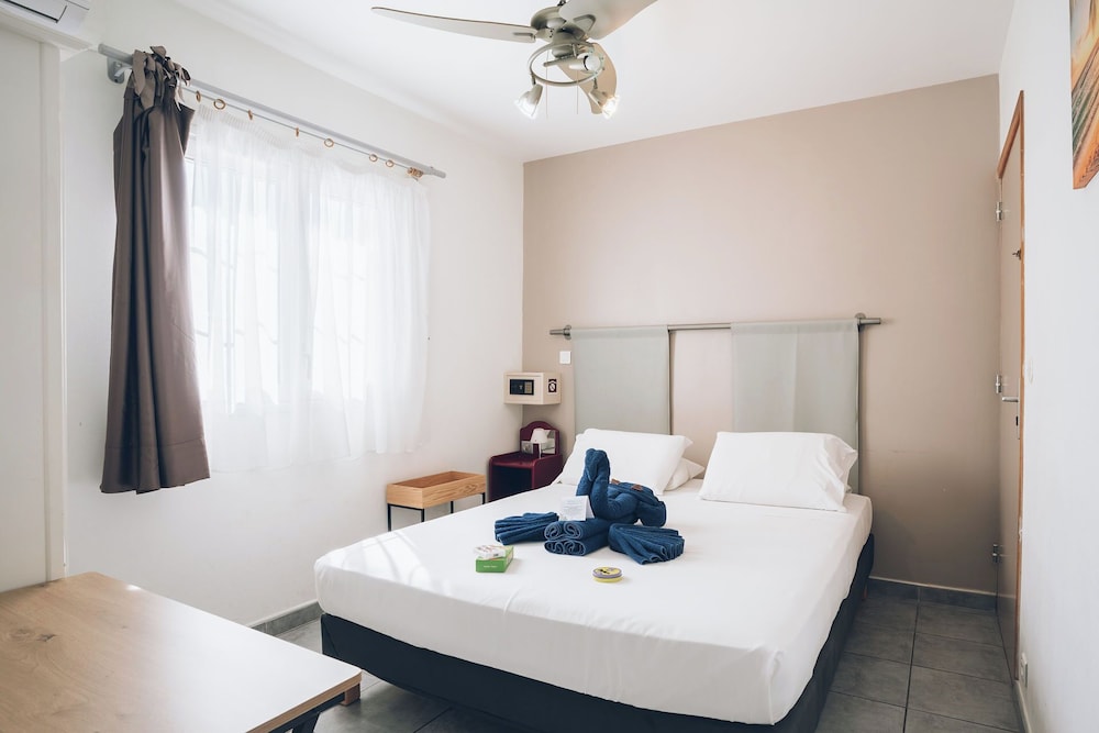 Lindsey Hotel 28/64