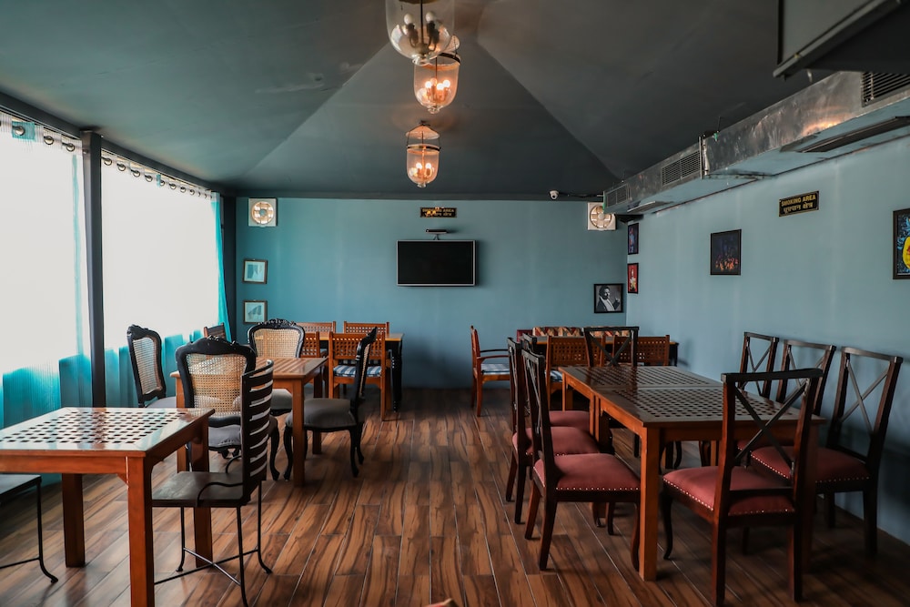 Hotel Shikha 54/59