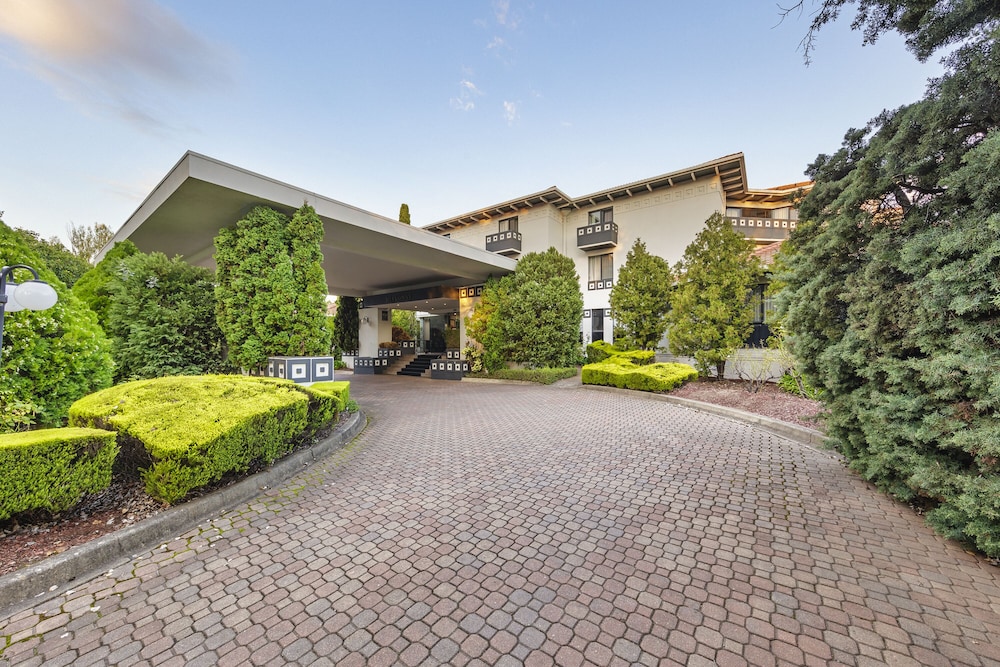 Ramada by Wyndham Diplomat Canberra 56/65