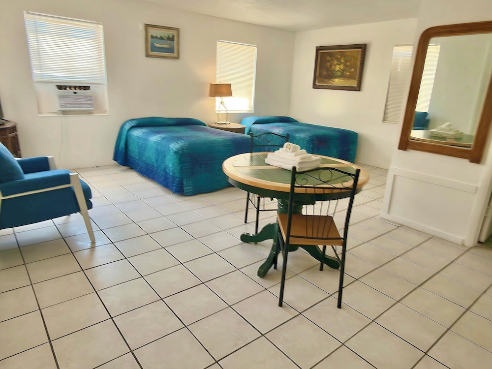 Floating Sea Cove Resort Marina 39/60