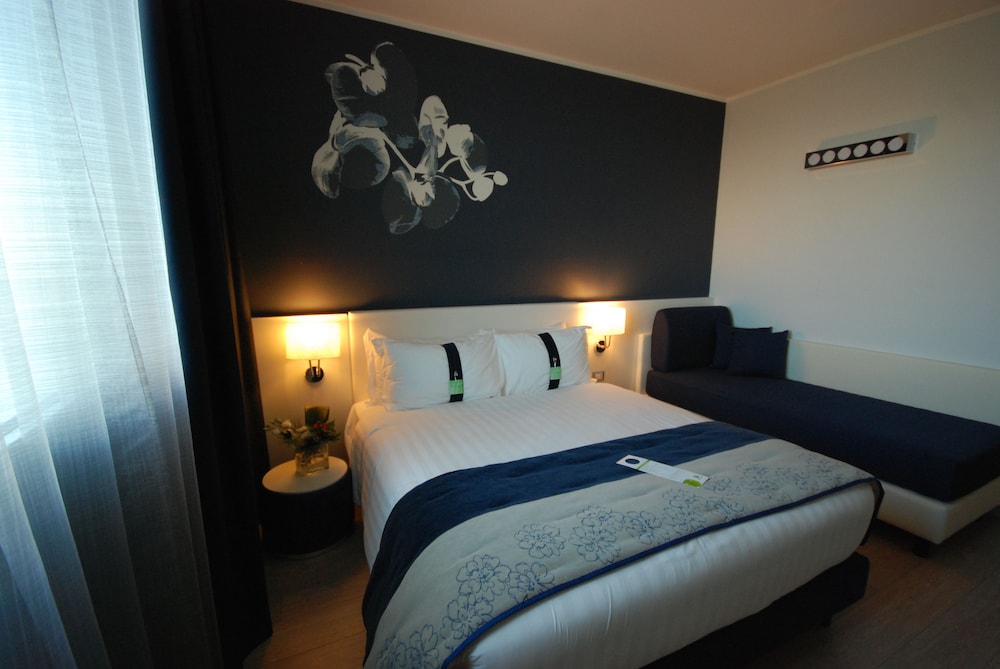 غرفة بريميوم بسرير بطابقين وسرير كوين، Holiday Inn Milan Nord Zara 6/13