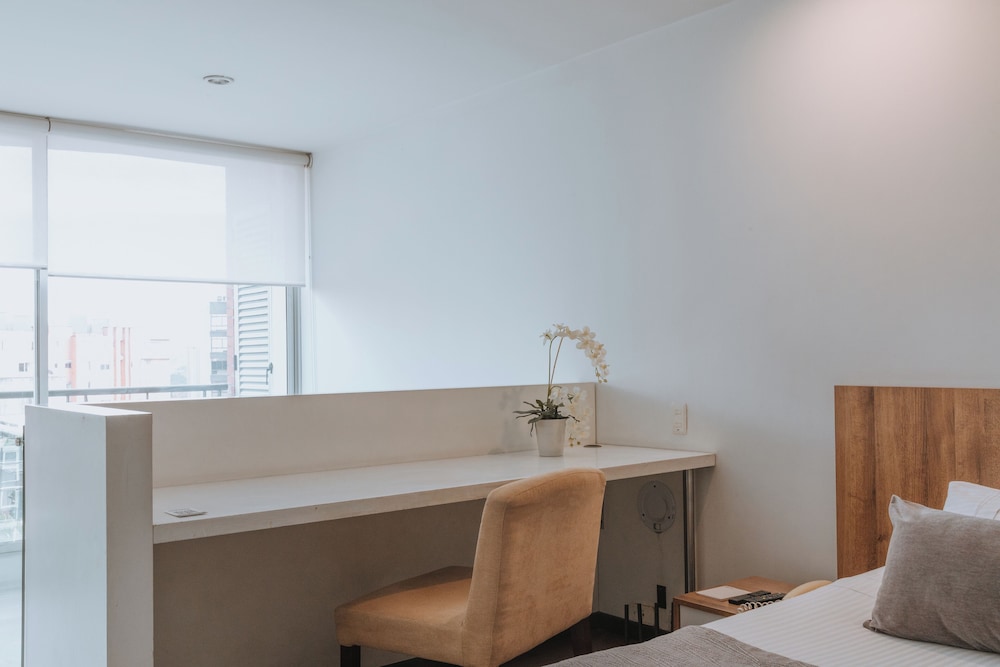 Travelers Apartamentos and Suites Orange Medellin 13/50