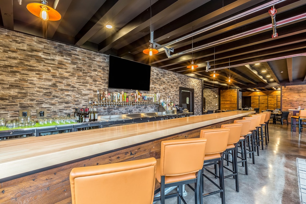 Cobblestone Hotel & Suites - Hartford 51/57