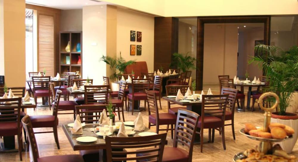 The Retreat Hotel And Convention Centre 35/50